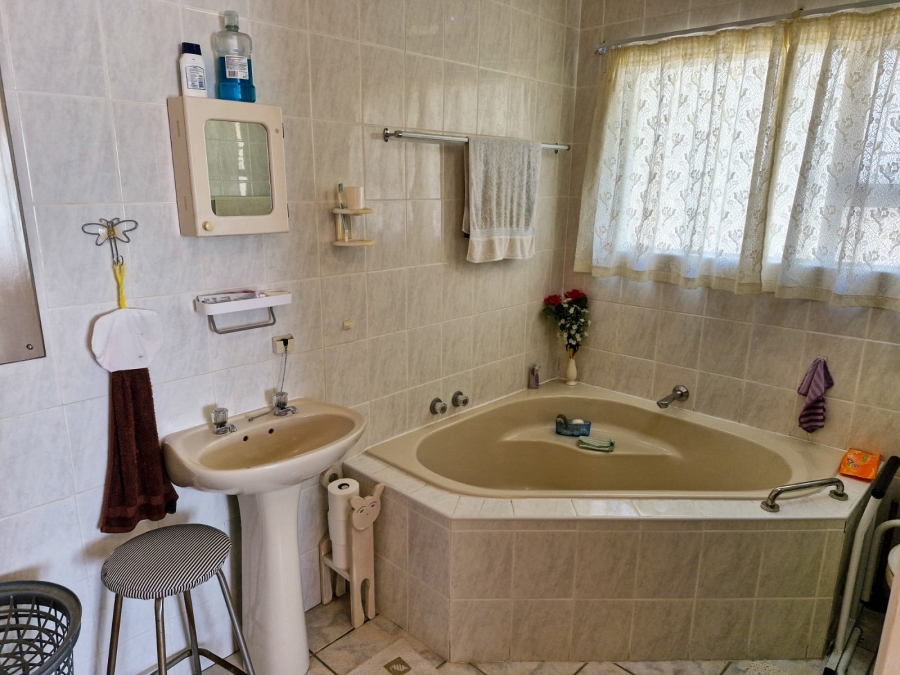 3 Bedroom Property for Sale in Fraaiuitsig Western Cape